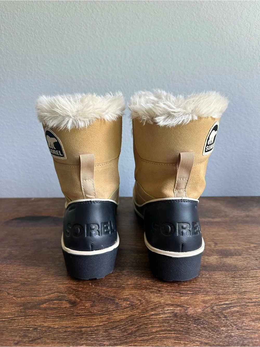 Sorel Tivoli Women’s Waterproof Tan Faux-Fur Winter Boots size 9 NWOT